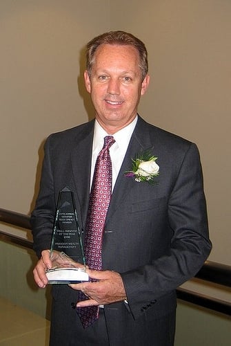 Dave Young-Paragon Wealth Mgmt. 2008 receiving award